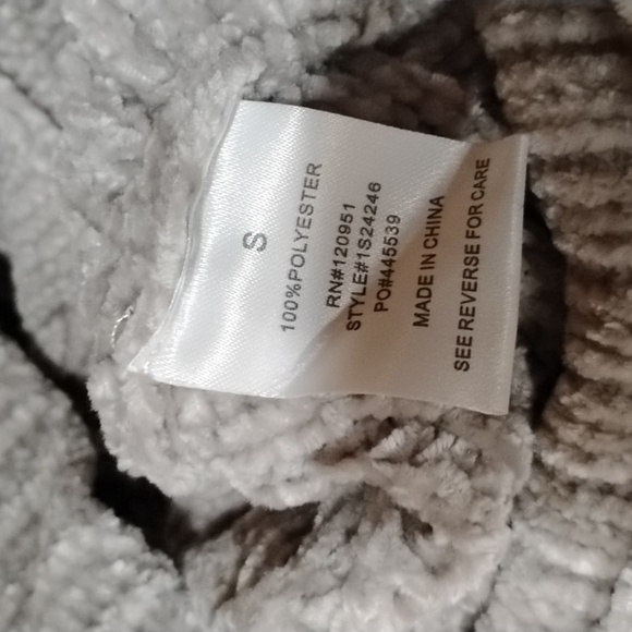 NWT Pink Rose sweater - Picture 5 of 6